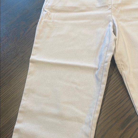 CHICOS Stylish Women’s White Cropped Pants - Picture 3 of 7